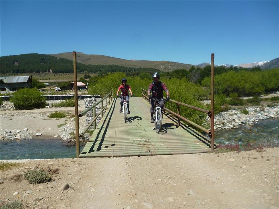 Paseo guiado en bici al Valle del Nirihuau (medio d&iacute;a)