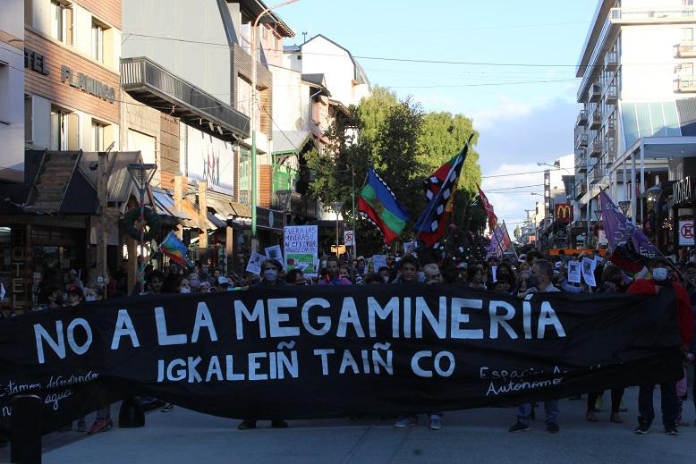 Realizaron una marcha intercultural contra la megaminer&iacute;a en Bariloche