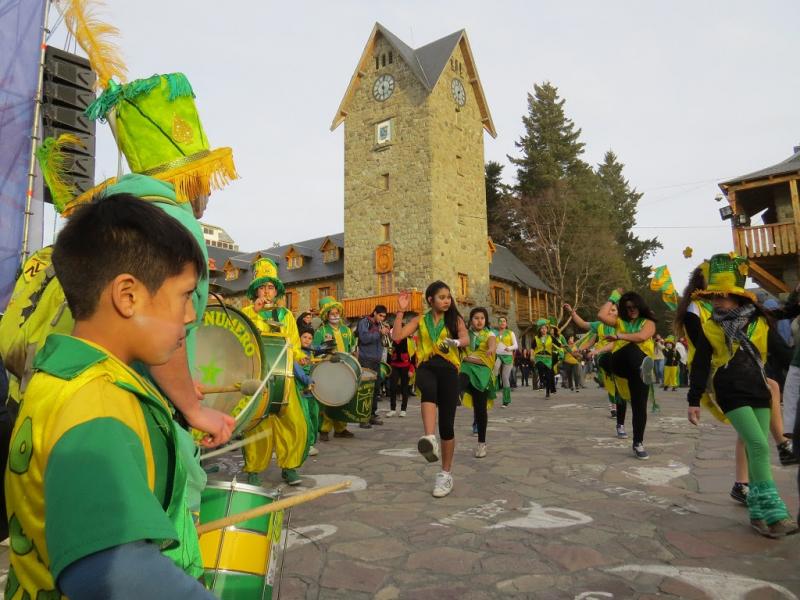 Desfile de Comparsas hasta el Centro C&iacute;vico