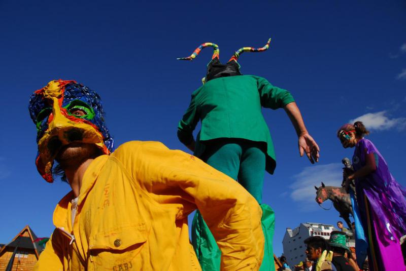 Grilla del desfile de Carnaval por calle Mitre d&iacute;a lunes