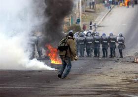 Toma de la Municipalidad por Asamblea Multisectorial Contra la Represi&oacute;n