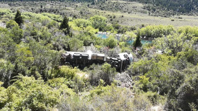 Vuelco de un cami&oacute;n sobre la Ruta 65