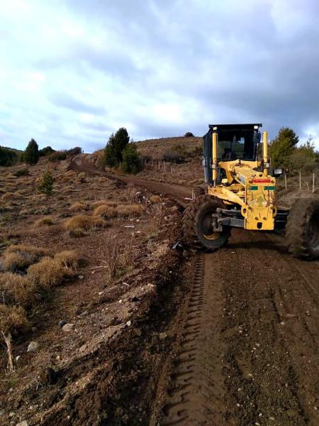 Tareas de mantenimiento en el camino a &Ntilde;irihuau