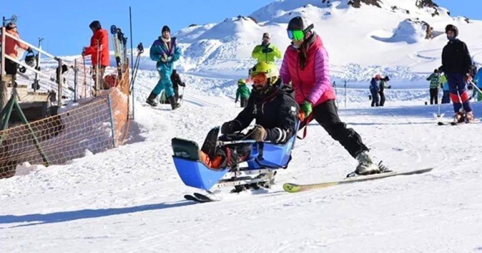 En primavera todav&iacute;a se puede disfrutar de la nieve en el cerro Perito Moreno