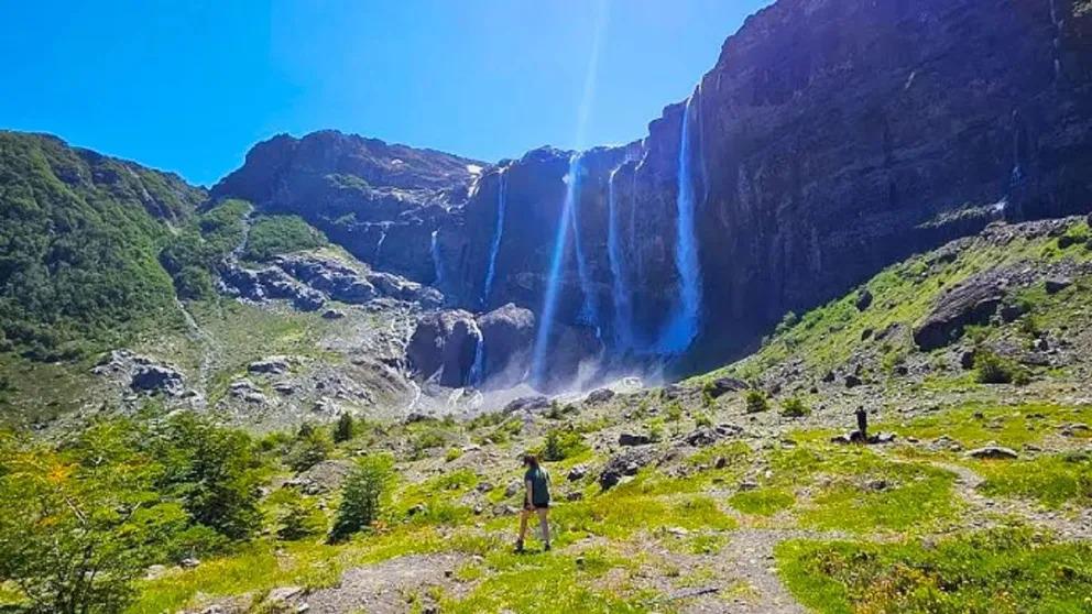 Tronador: El sendero de trekking parecido a un paisaje de los Alpes suizos