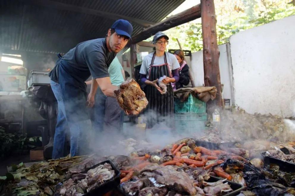 Vuelve la Fiesta Nacional del Curanto en Colonia Suiza: Tradici&oacute;n y sabores en Bariloche