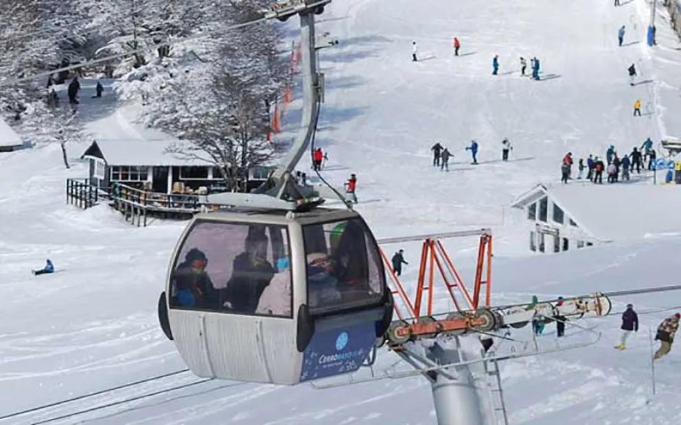 Villa la Angostura se anticipa y dio inicio a la temporada de esquí 2025