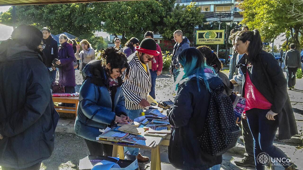 Movimiento Libro Libre en la UNCo Bariloche &iexcl;Este jueves 21 de junio, llevate un libro gratis!