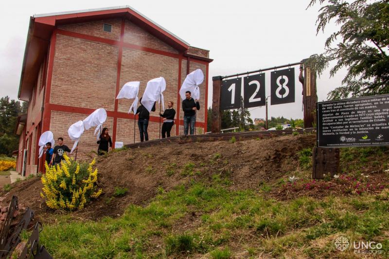 Emotiva conmemoraci&oacute;n del D&iacute;a de los Derechos Humanos en la UNCo Bariloche