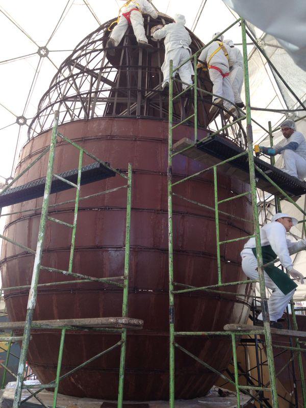 ARTISTA BARILOCHENSE INTERVENDRA EL HUEVO GIGANTE PARA LA FIESTA NACIONAL DEL CHOCOLATE