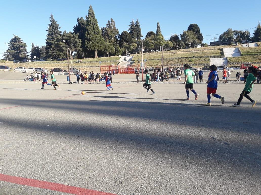 Contin&uacute;an los partidos del Programa Municipal de F&uacute;tbol Barrial