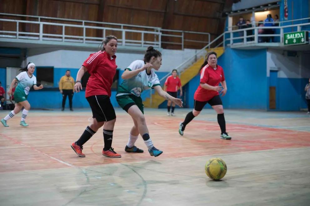 Las mujeres del f&uacute;tbol libre juegan este domingo