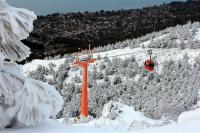 Con buena cantidad y calidad de nieve turistas disfrutaron en el Telef&eacute;rico Cerro Otto