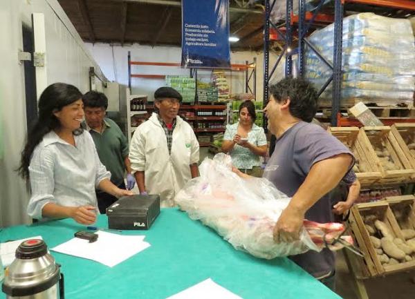 Sigue la venta de corderos en el Mercado Comunitario Municipal