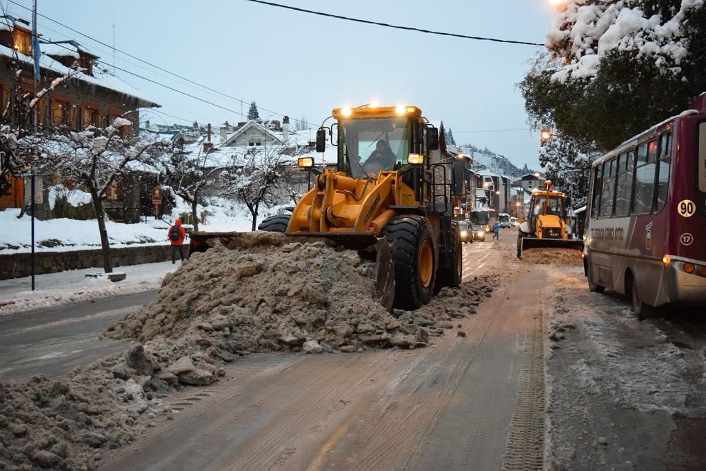 Solicitan circular con precauci&oacute;n por presencia de m&aacute;quinas 