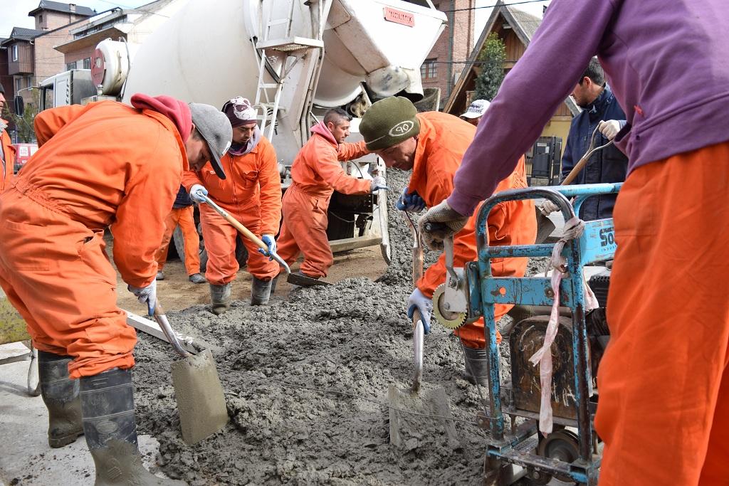 Cortes de calles por operativo de bacheo en calle Belgrano