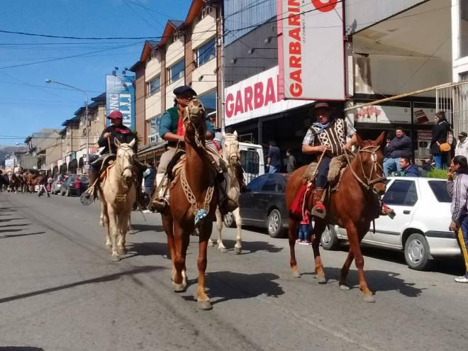 Entregan permisos para ventas ambulantes durante el desfile por el D&iacute;a de la Tradici&oacute;n