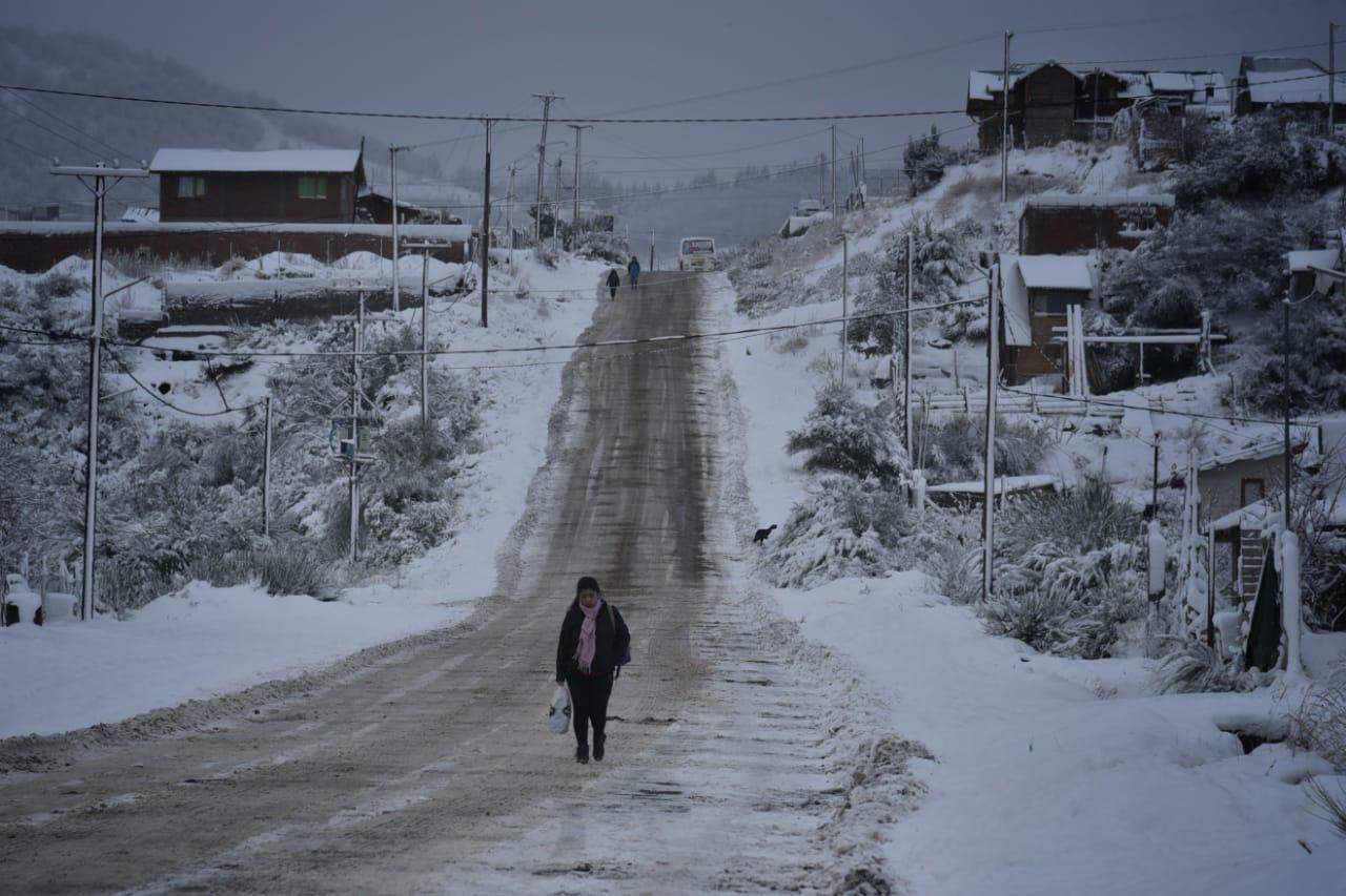 La nieve reubic&oacute; a las cuadrillas municipales para despejar las calles