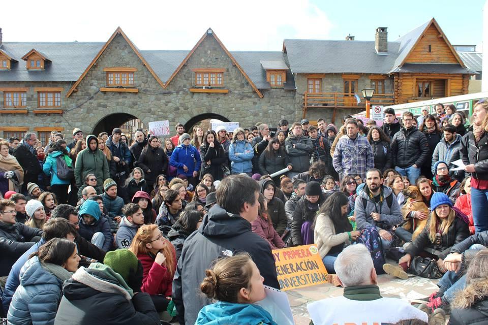 Clases p&uacute;blicas y marcha nacional universitaria en defensa de la educaci&oacute;n p&uacute;blica