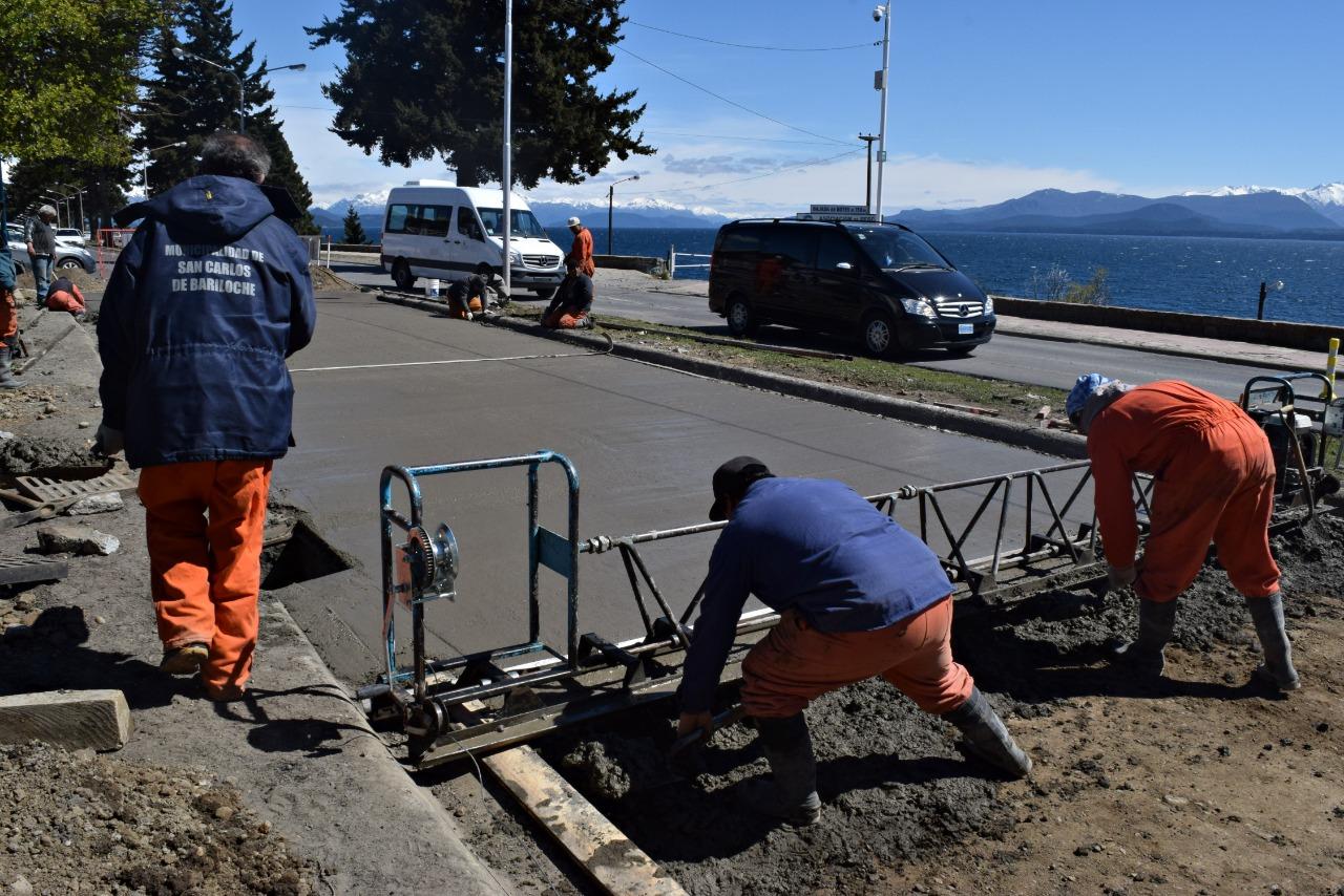 Contin&uacute;a la pavimentaci&oacute;n con hormig&oacute;n en 12 de Octubre