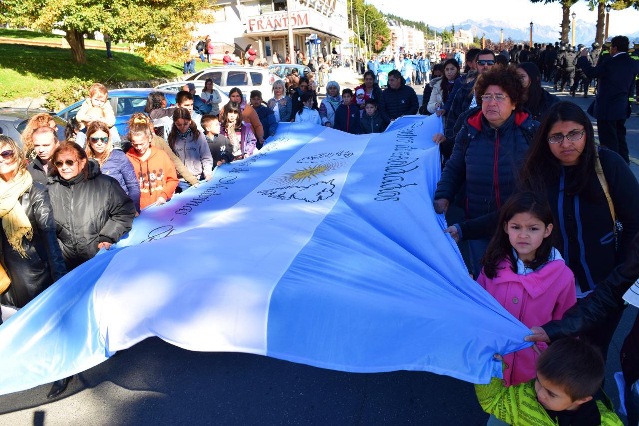 Bariloche homenaje&oacute; a los h&eacute;roes de Malvinas en su d&iacute;a