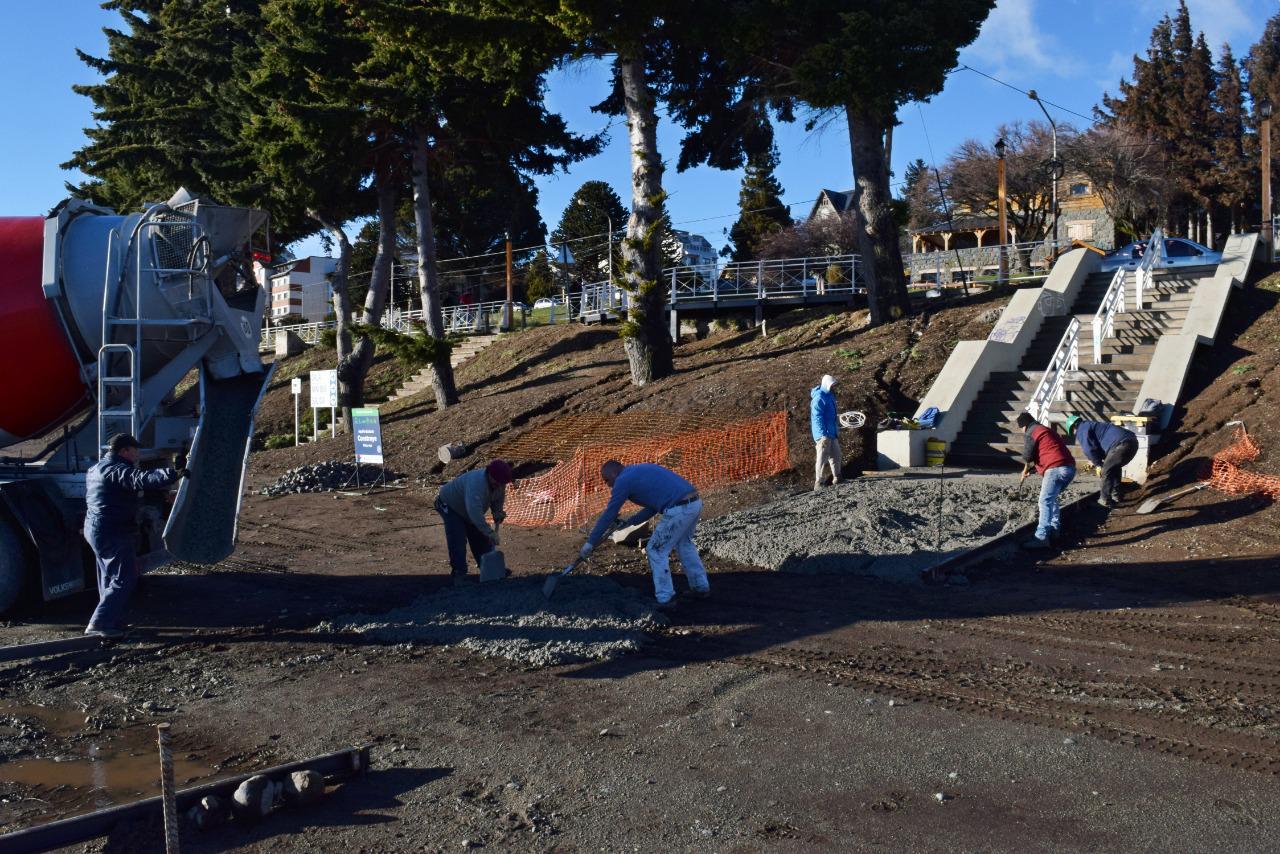 Construyen sendero hacia las letras de BARILOCHE en la Paya del Centro