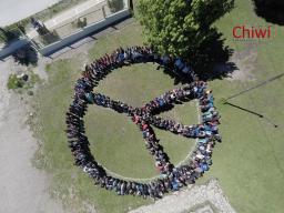 Los alumnos del CEM 46 unidos por la paz y la no violencia