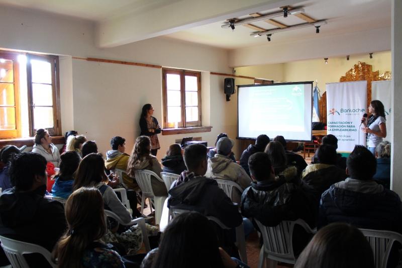 Gran inter&eacute;s despert&oacute; en los j&oacute;venes los Cursos de Introducci&oacute;n al Trabajo