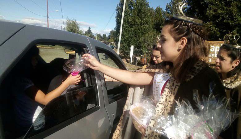 Dina Huapi recibi&oacute; a turistas con huevos de chocolate artesanal