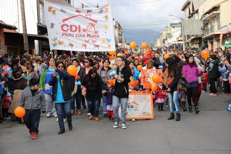 Convocan a inscribirse al desfile del 3 de Mayo