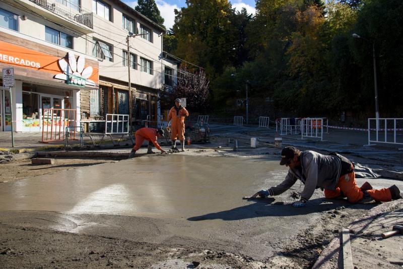 Contin&uacute;a la repavimentaci&oacute;n en 20 de Febrero