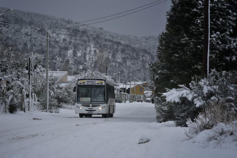 Recomiendan transitar con precauci&oacute;n por presencia de hielo en las calles