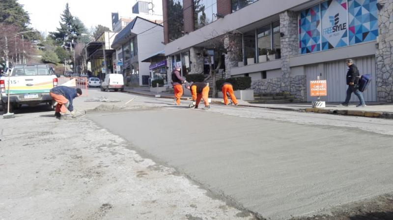 Luego de las lluvias se retoman los trabajos de bacheo en la ciudad