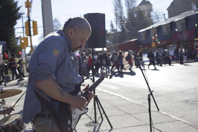 Se realiz&oacute; el 5&deg; recital por la emergencia laboral en Bariloche