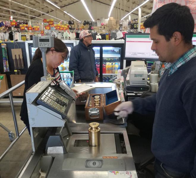 OMIDUC controla balanzas en supermercados