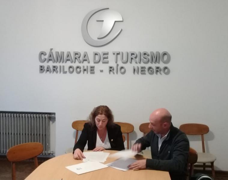 C&aacute;mara de Turismo firm&oacute; importante convenio de capacitaci&oacute;n e investigaci&oacute;n