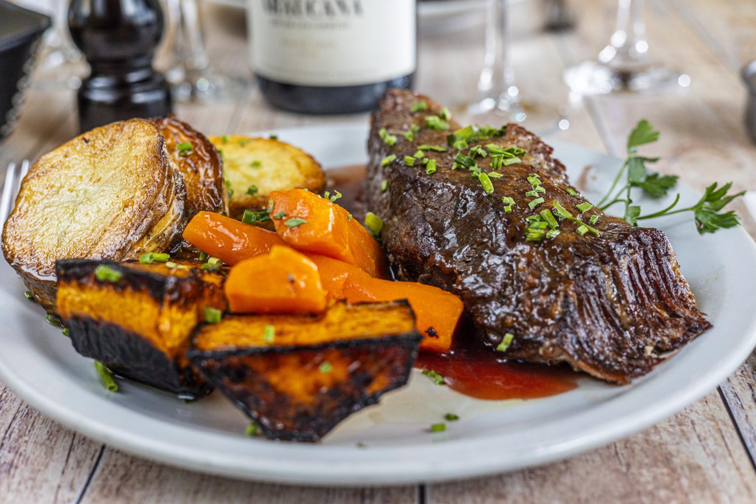 Especialidad en Platos Regionales, Pastas Caseras, Carnes a la Parrilla y mucho mas