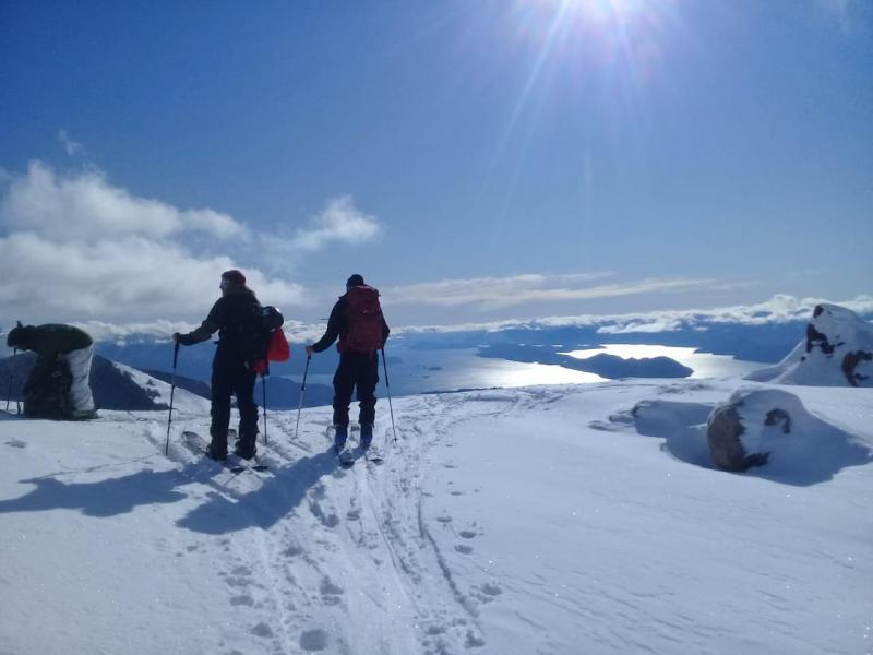 ¡Alquiler de Equipo de Ski y Snowboard de Travesía en Mountain Store!