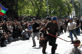 Contrafestejo: Cinco mil personas se manifestaron en Santiago