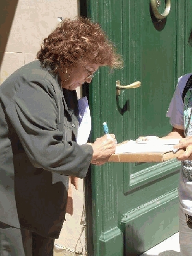 En C&oacute;rdoba entregaron firmas por la Libertad a los Presos Politicos Mapuche