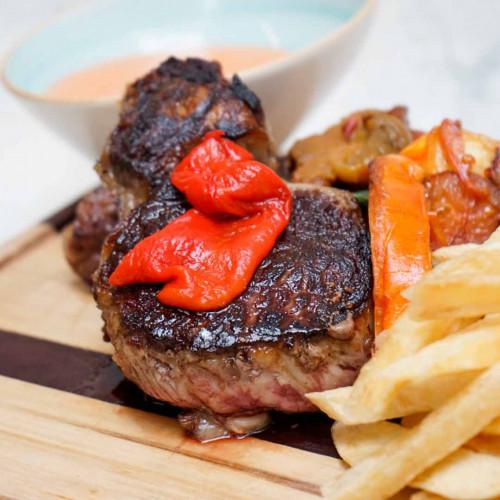 OJO DE BIFE CON PROVOLETA Y PAPAS FRITAS