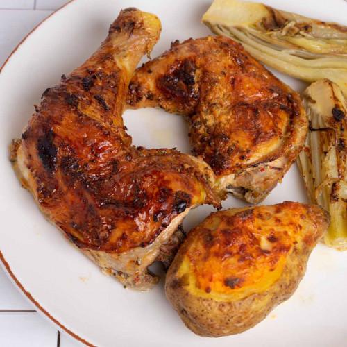 POLLO AL HORNO CON HINOJOS Y PAPAS RELLENAS