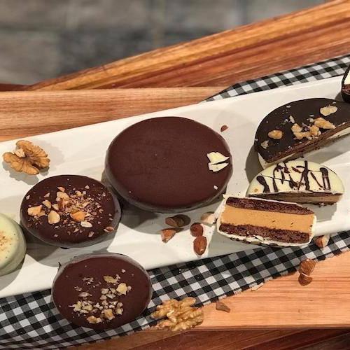 ALFAJOR HELADO CON CORAZ&Oacute;N DE DULCE DE LECHE