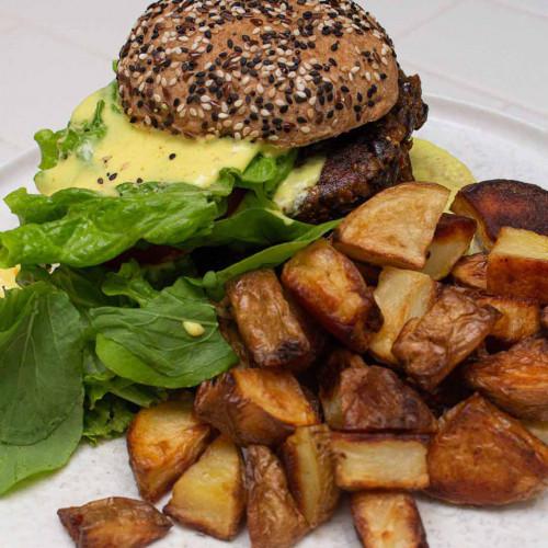 HAMBURGUESA VEGETARIANA DE POROTOS NEGROS Y CEBADA