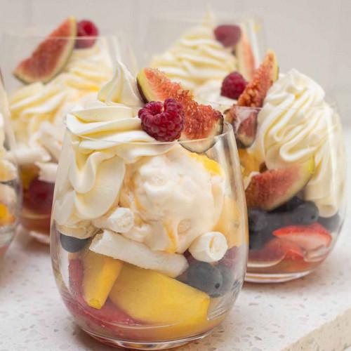 TRIFLE DE HELADO Y FRUTAS