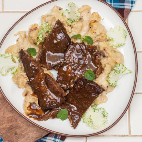 BIFES CON COLIFLOR GRATINADA