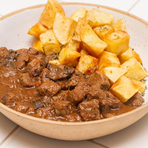 GOULASH CON PAPAS DOR&Eacute;