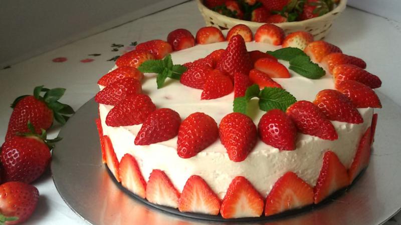 Tarta de Frutillas y Crema ~ Sin horno