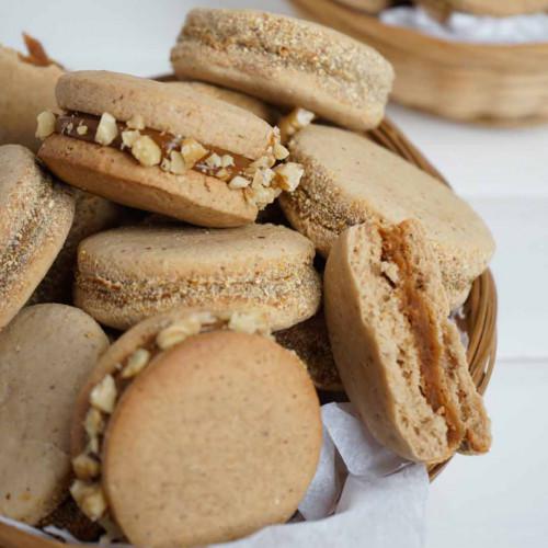 ALFAJORES CON HARINA DE ALGARROBO Y MERMELADA DE TUNA SANTIAGUE&Ntilde;A