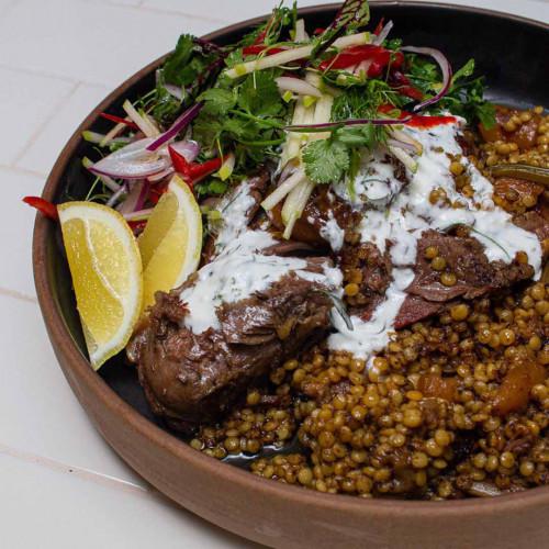 CORDERO AL HORNO, COUS COUS ISRAELI